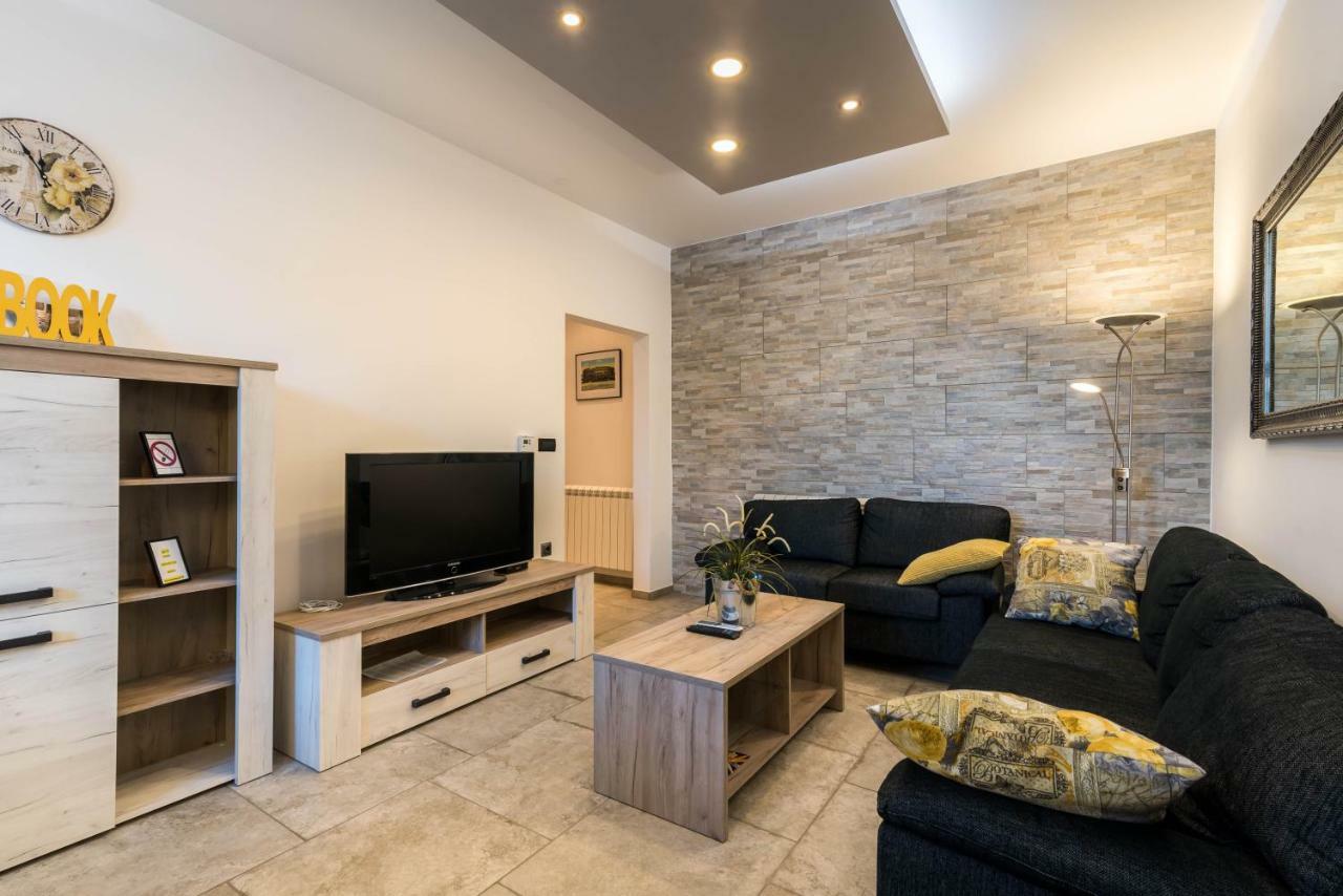 Apartment Goga Pula Exterior photo